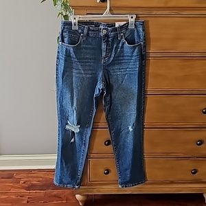 NWT Mid Rise Distressed Curvy Girlfriend Jean 10